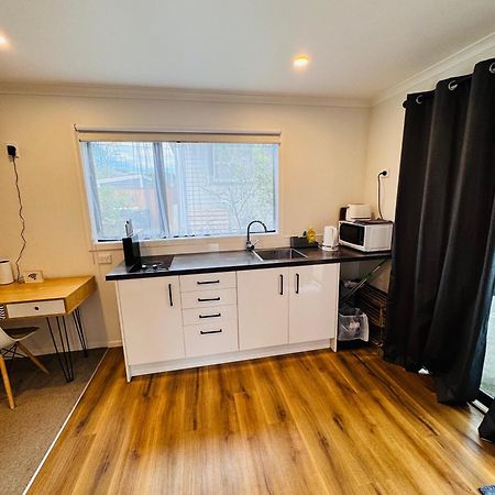 אפר האט Modern 1 Bedroom Guest House מראה חיצוני תמונה