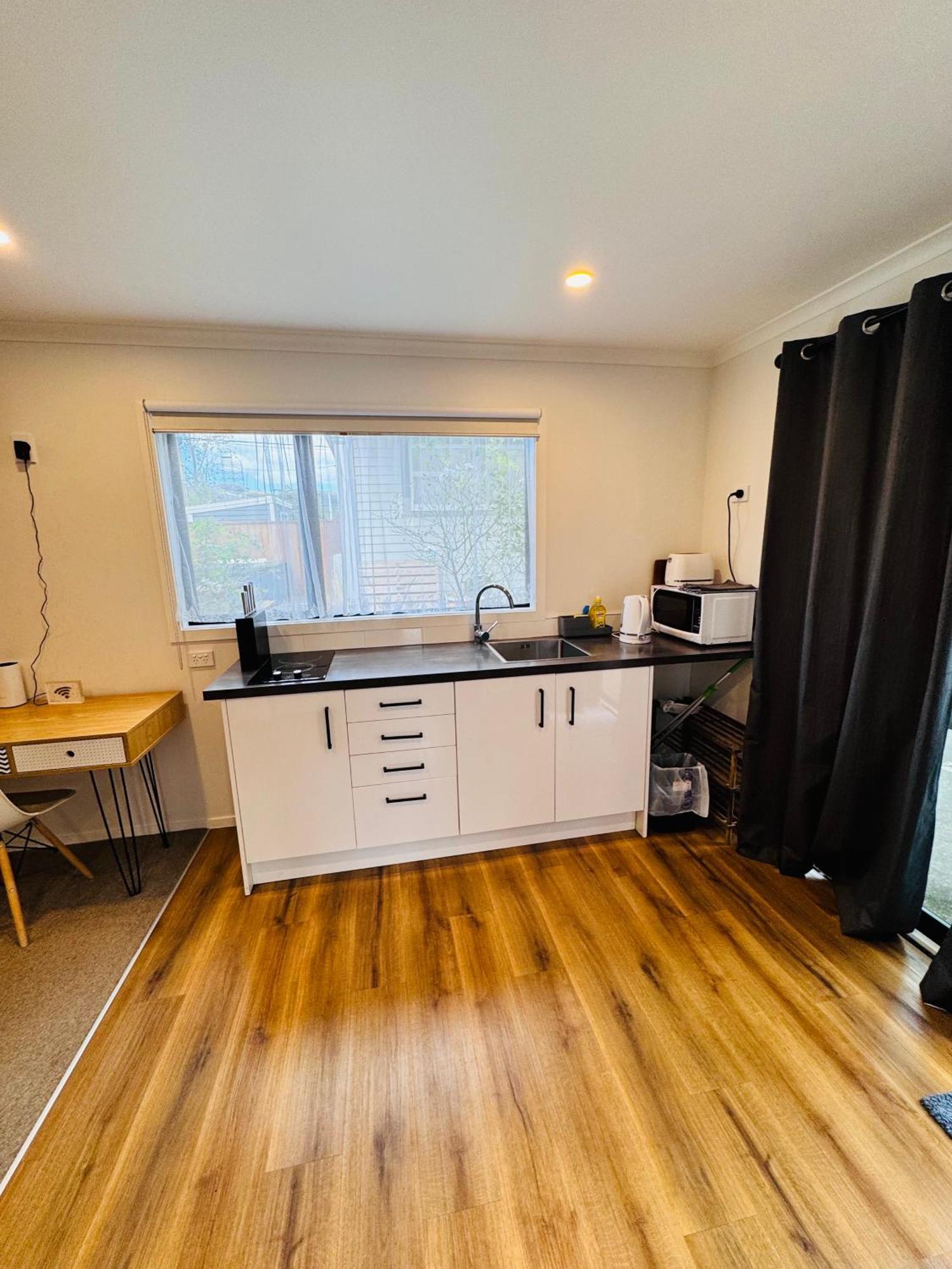 אפר האט Modern 1 Bedroom Guest House מראה חיצוני תמונה